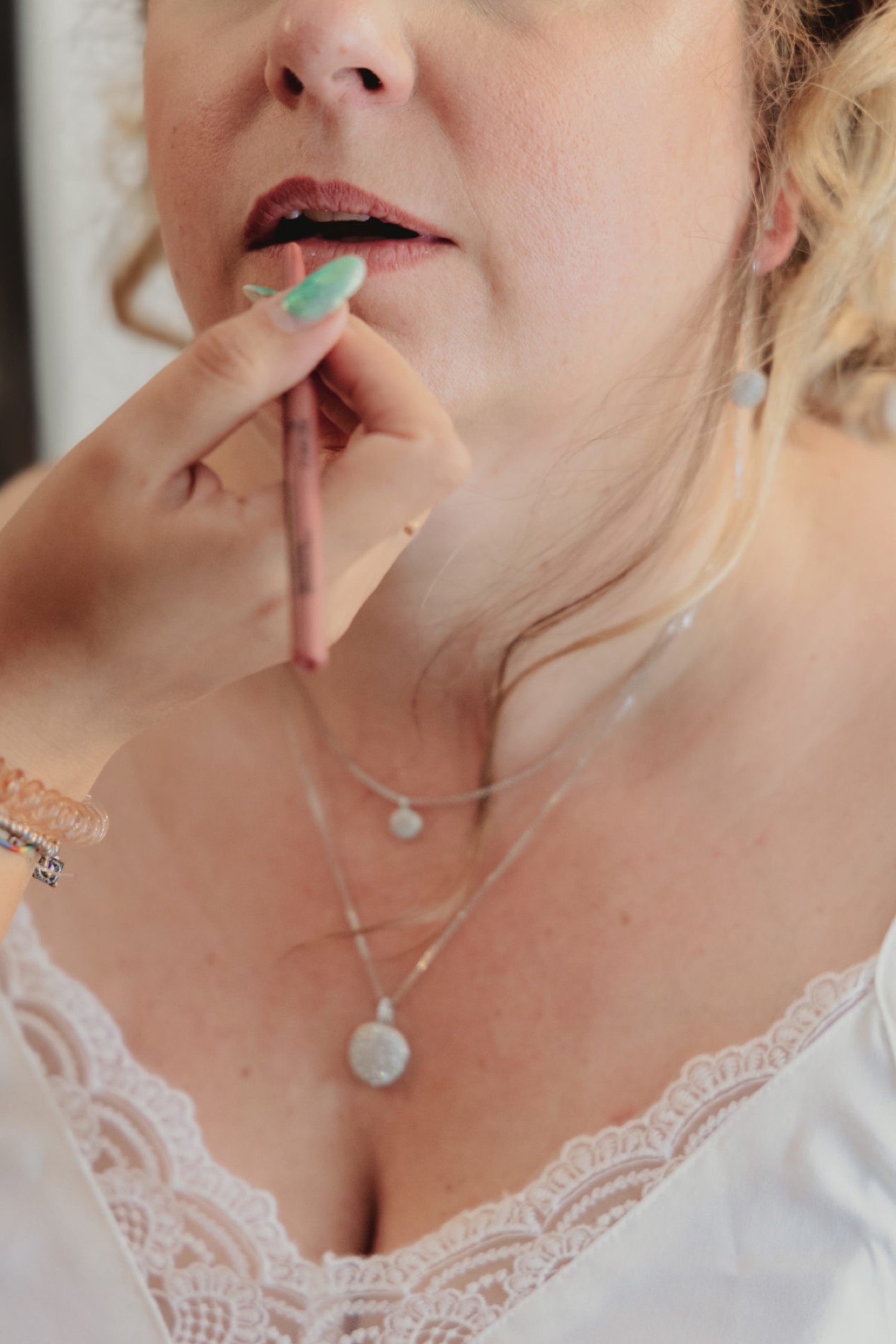 Maquillage de la mariée — préparatifs de mariage