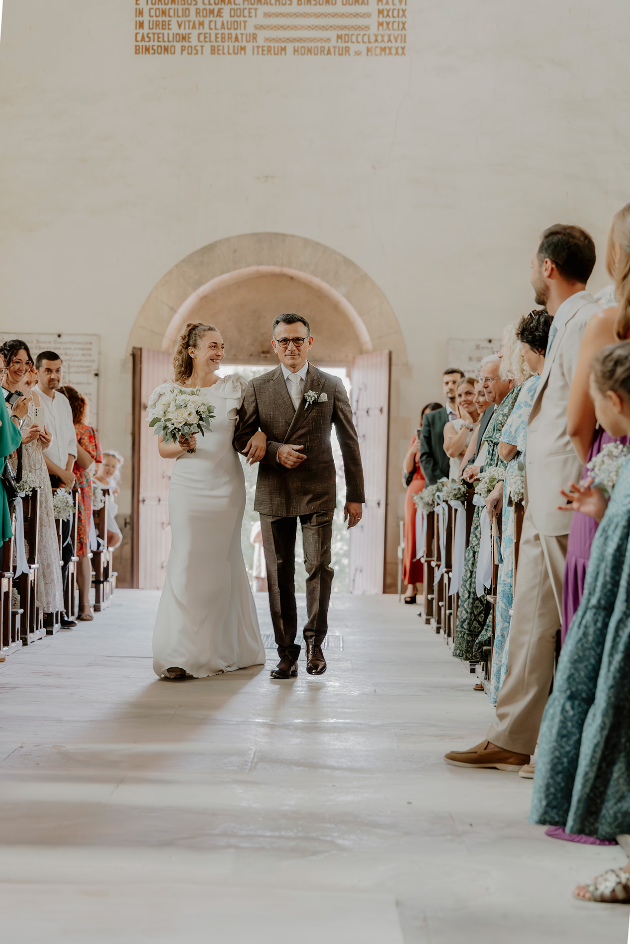 Photo de mariage naturelle et émouvante